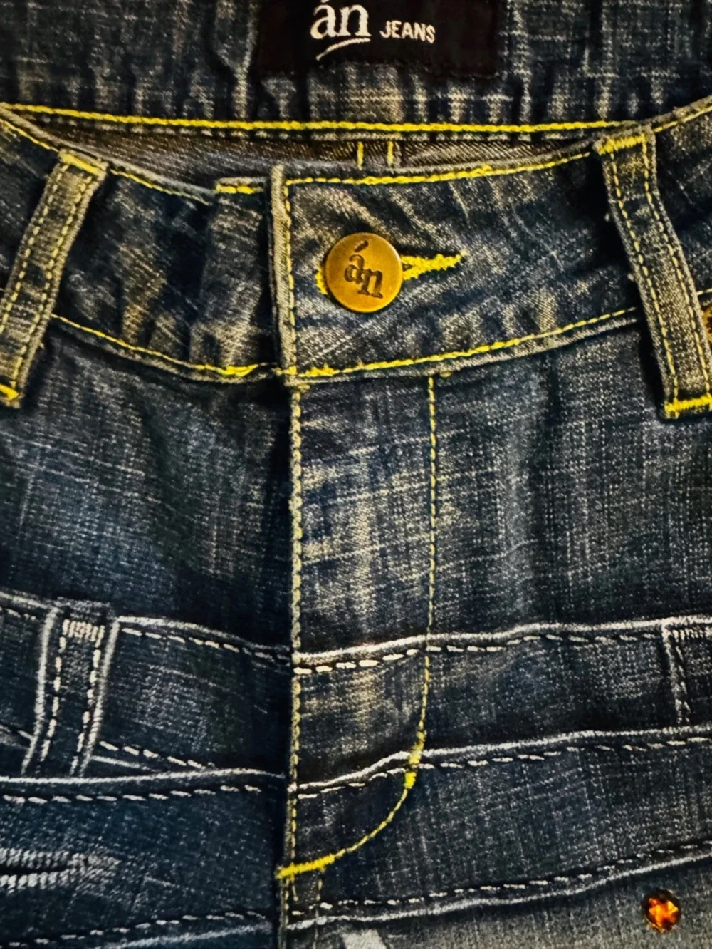 ‘An jeans- Chic one-of-a-kind Women’s Blue Wash Designer Jeans - Picture 8 of 10